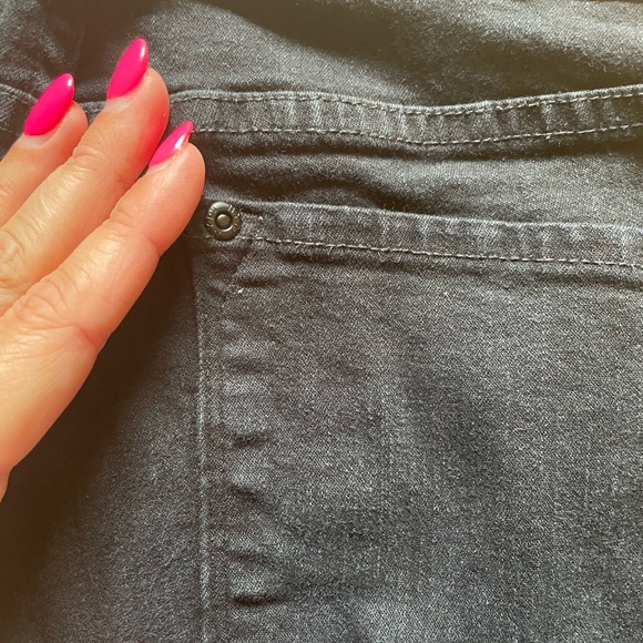 NYDJ || Bootcut Jeans - Picture 4 of 7